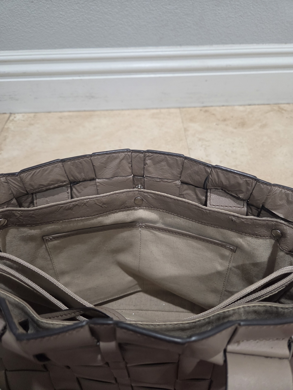 Authentic Michael Kors Vivian Large Woven Leather Tote Bag - Peanut Tan w/ COA - Picture 4 of 16